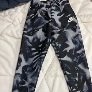 Nike girls sz small capris